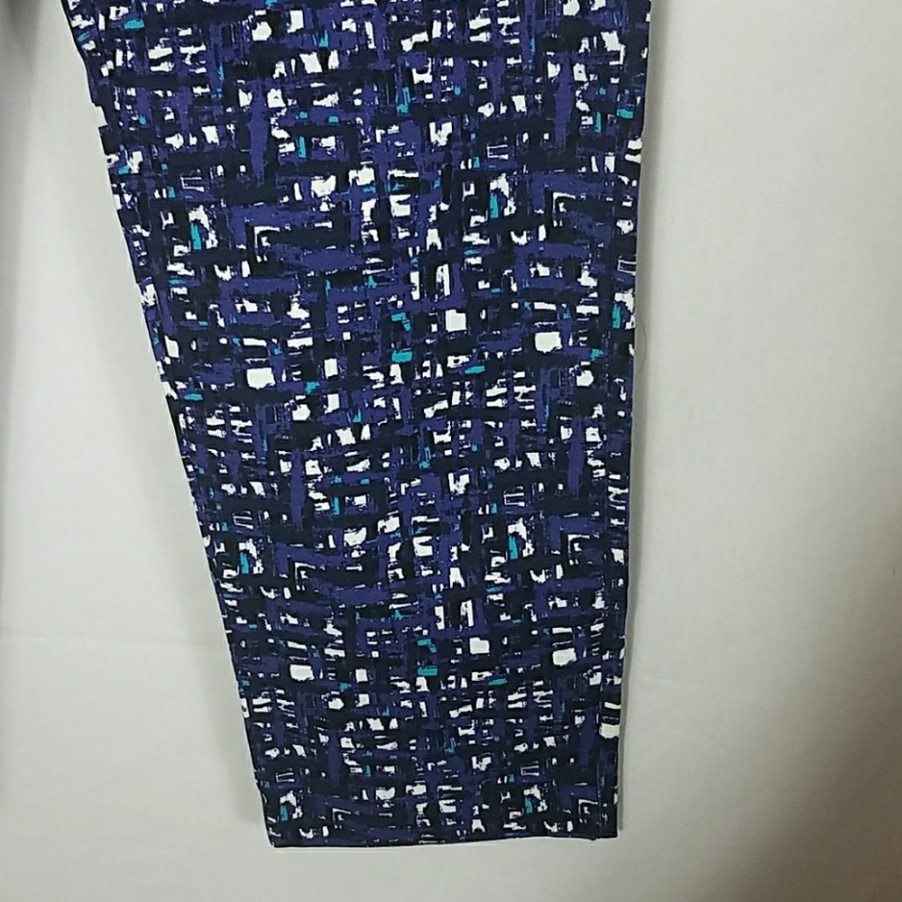 Pants: Capri  trouser - Picture 2 of 3